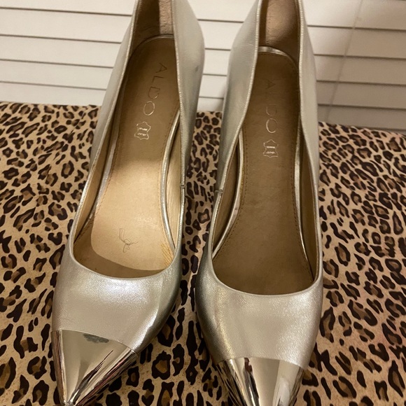 Silver shoe, can be worn formal or non formal - Picture 5 of 5